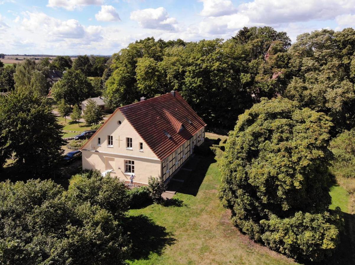 Altes Pastorat Schwichtenberg Borrentin Exterior photo