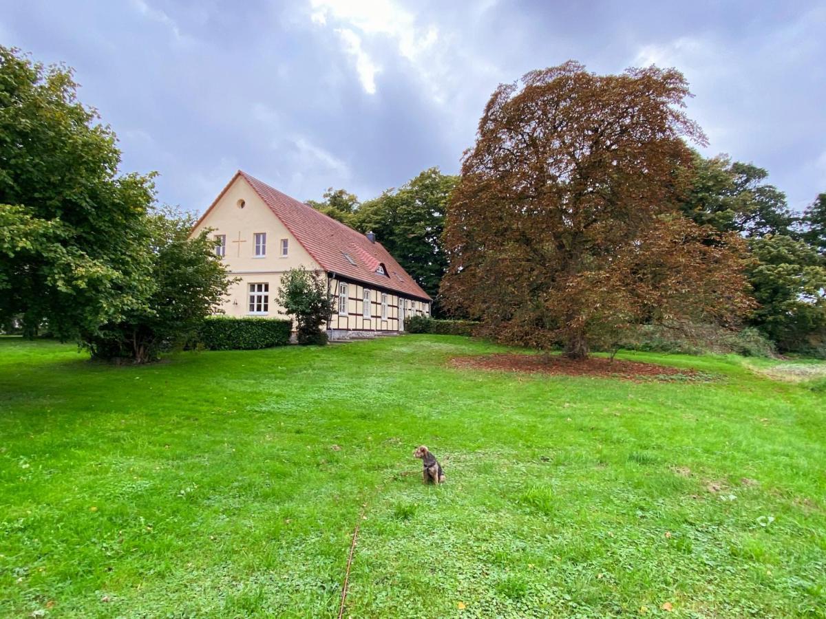 Altes Pastorat Schwichtenberg Borrentin Exterior photo